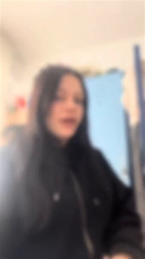 Size Fatma’nın hikayesini 1 ay önce buradan duyurmuştum. Fatma intihara kalkıştı. Neyse ki kurtarıldı. Biraz önce kendisiyle görüştüm. Kaldığı KYK yurdunda fare zehri ve ilaçlar içmiş. Ona umut vermeye çalıştım ama pek başaramadım. Aylardır failin ifadesi bile alınmıyor. Uyarıyorum, bir kadını daha kurban vermek üzereyiz. Sonra duymadık, görmedik olmasın. Hepiniz oradaydınız.