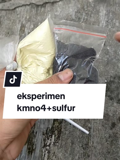Eksperimen Kimia: Reaksi Potasium Permanganat dan Sulfur