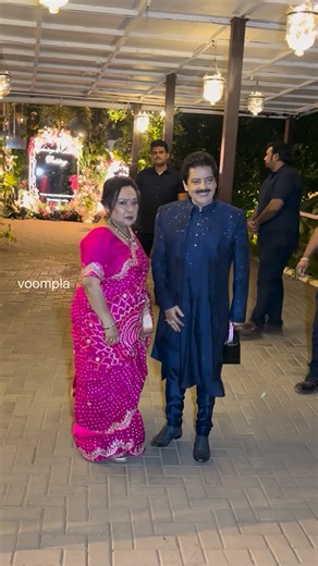 Voompla on Instagram: "udit narayan and wifey deepa narayan jha arrive for a wedding in the roshan famm (yes hrithik roshan’s famm that is) in south mumbai"