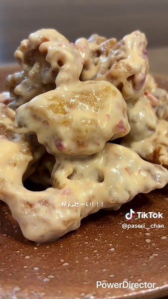 絶品ソースレシピ(鶏もも肉１枚分) ⚪︎スイートチリソース 大さじ2 ⚪︎マヨネーズ 大さじ2 1：1 で混ぜあわせてください ※鶏もも肉は二度揚げでカリッとさせるのがコツです♡ ∞----------------------------‪𓏲𓎨ෆ ̖́-‬ いいね！コメント待ってます♡フォローよろしくお願いします𐔌՞ ܸ.ˬ.ܸ՞𐦯♡ #チリマヨ唐揚げ #鶏もも肉 #鶏肉レシピ #がっつり飯 #おうちごはん #メインおかず #よるごはん #夜ご飯 #夕食レシピ #パセリ飯