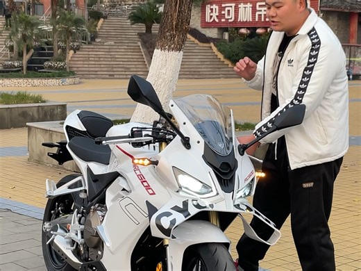赛科龙RC600  双缸跑车  2万多骑600防赛  还要什么自行车？  新颖设计  夸张定风翼 你觉得怎么样？
