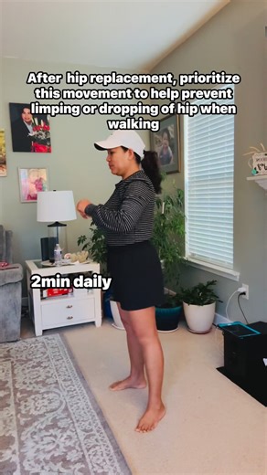 Preventing the hip to drop #Wellness #healthtips #reels #physicaltherapy #senior #everyone #exercise #fblifestyle #share | Doc H.