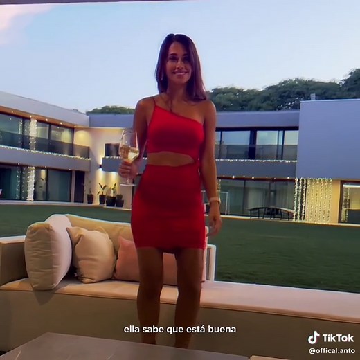 Antonella Rocuzzo: Official Anto