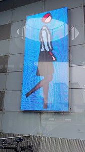 "Jennifer Walking“ von Julian Opie "I think it's very interesting how little information you need to recognize a person. We are programmed to look for faces and to understand the way people move." - Julian Opie ​#JulianOpieStyle #Jennifer #ArtEverywhere #Walking #MinimalistVibes GraphicArt ArtJournal InstaArt Movement ModernAesthetic | Andrea Rath