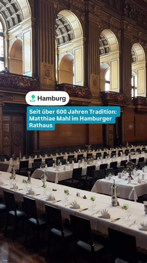 Seit mehr als 600 Jahren hat Hamburg eine ganz besondere Tradition: das Matthiae Mahl im Rathaus. Für den feierlichen Abend holt die Stadt sogar ihr historisches Tafelsilber hervor und deckt damit die Tafel für rund 400 geladene Gäste aus Politik, Wirtschaft, Kultur und Wissenschaft. Ab 19 Uhr wird Hamburgs Bürgermeister Peter Tschentscher die Gäste im Rathaus begrüßen. #hamburg #rathaus #matthiaemahl #festmahl