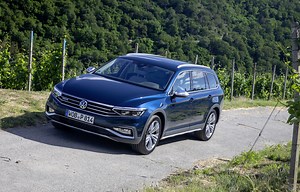 Volkswagen Passat Alltrack Review 2026 | Drive, Specs & Pricing