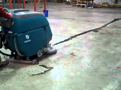 Tennant T5 Ech20 Floor Scrubber