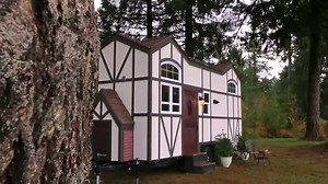 25K views · 95 reactions | Want to live big in a tiny home? Tune in to the network premiere of #TinyLuxury, tonight at 7PM ET to see how to make it happen! | Discovery Family Channel | Facebook