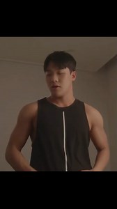 Sexual Lesson Mini Serie 🔥🙊 SINOPSIS: Después de una dura ruptura, Seong-ho busca lecciones de intimidad para mejorarse a sí mismo, pero su tutor resulta ser un hombre. Lo que comienza como una lección pronto se convierte en algo mucho más. Esta es una nueva miniserie coreana, para morirse de lo buena. Como dicen por ahí: 'corta pero sustanciosa'. Son solo tres capítulos de aproximadamente 6 minutos cada uno, ¡no se arrepentirán de verla! Atte: MDNX | Asian BL Awards