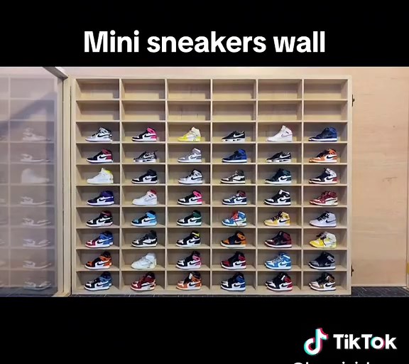 Mini sneakers wall#minisneakerhead #minishoescollection #minisneakers #kgtoys