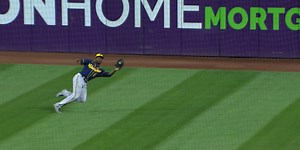 Cain 'on his horse' for catch, saves no-no