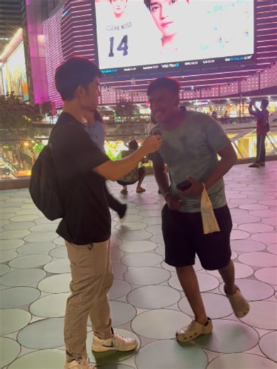 Lost Indian in Thailand! 🇮🇳🤩 . I think he didn't want to lose me… but he also didn’t want to lose his friends😂😕 . it was a good conversation though!धन्यवाद!✨ . #India #Hindi #Indian #Bangkok #friends