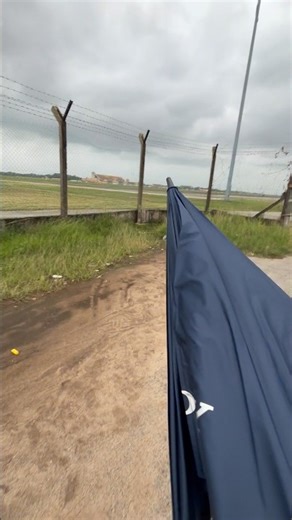 How to open an umbrella