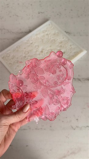 65K views · 54 reactions | This is just just a small test using isomalt with my signature mould called Secret Garden. I’ll be making a cake with these elements tomorrow. #cake #isomalt #caketaating #cakedecoratingcentral #cakedsign #caketrends #cakedecorating #ediblemediums | Ekat's cakes and chocolate | Facebook