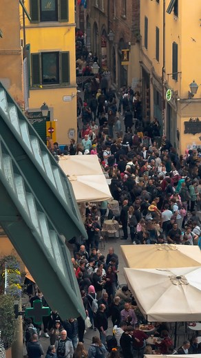 42K views · 542 reactions | Lucca Comics & Games Domenica Mattina. Per ora tutto scorrevole, bello e pieno di gioia. #fblifestyle #LuccaCG25 | Toscana Viaggi e Ristoranti - Riccardo Franchini | Facebook