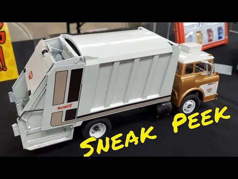 AMT/Round 2 Trash/Garbage Truck "Sneak Peek" Tim Ahlborn
