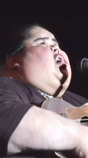 Braddah IZ playing his local favorite “Maui (Hawaiian Sup’pa Man) at Waikiki Shell in 1997 at one of his last Live performances. #israelkamakawiwoole #fyp #livemusic #maui #waikiki #ukulele #iz | Israel "IZ" Kamakawiwoʻole