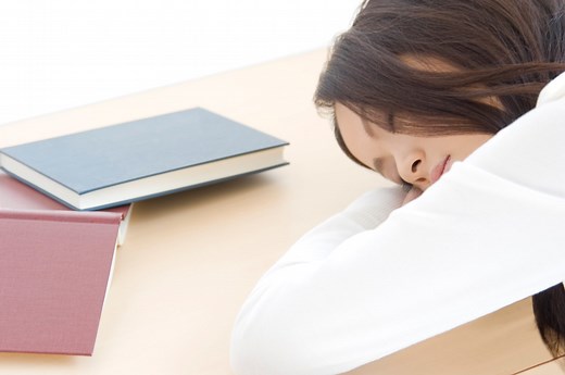 なまけ、居眠りではない！ 耐え難い日中の眠気が起こる「ナルコレプシー」の症状・原因・治療法 [不眠・睡眠障害] All About