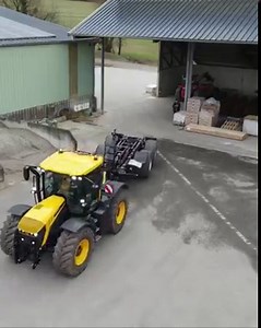 198K views · 3K reactions |  Un FASTRAC peut toujours en cacher un autre ! Mise en route de 2 FASTRAC 4220 Stage V. #JCB | JCB | Facebook
