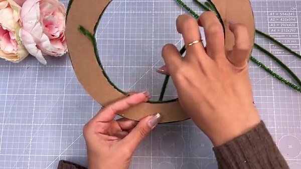 CHEAP BUT SO PRETTY! 😍 DIY CHRISTMAS IDEA! 🤩 USING PIPE CLEANER