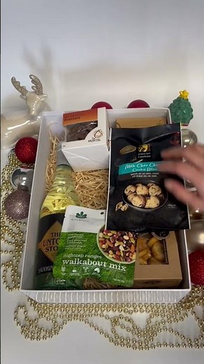 A Gift of Starry Nights and Sauvignon | Christmas Hampers 🎁🍷
