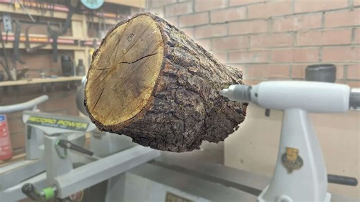 What happens when oak cracks during turning?