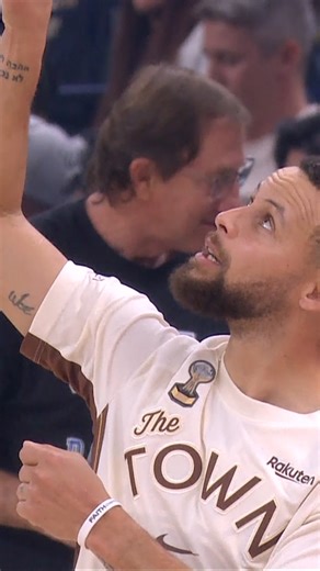 Seth Curry reacts to his brother, Stephen Curry practicing raising a jersey into the rafters! 🤣 Their father, Dell Curry will have his #30 jersey retired on March 19th in Charlotte! | NBA