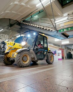 27K views · 1.7K reactions | “The electric telescopic handler allows us to limit noise nuisance, the engine fumes for the environment and maneuverability,” Pierre Flore, Chief of Construction at Campenon Bernard Centre-Est, on the #JCB 525-60E electric telehandler working in the Lyon-based train station. Discover more: bit.ly/3JD485X. #SwitchToZero | JCB | Facebook