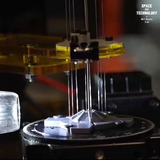 MITが開発した「Electrofluidic Fiber Muscles」、ロボット用の新しい人工筋肉電気の力で繊維内部の液体を動かし、外部装置なしで筋肉のように収縮することが可能