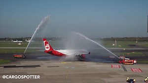37K views · 928 reactions | Así se vivió el último despegue de un A330 de Air Berlin en el Fort Meyers. El avión se despidió entre "cañones de agua", algo que no se ve comúnmente. | Jet News | Facebook