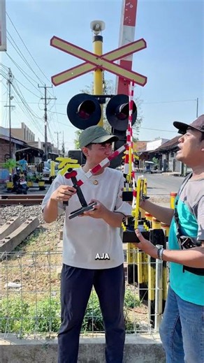 Menangis Karena Mainan Palang Pintu Rusak Parah #palangpintukeretaapi