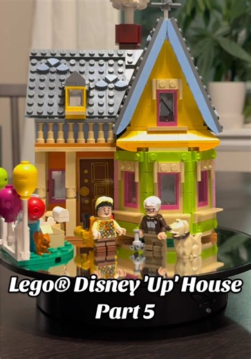 Building the Lego® Disney 'Up' House (43217)