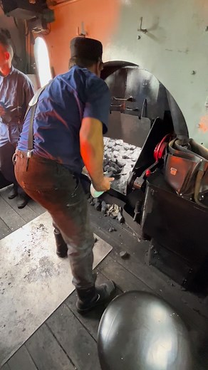 Keep the fire burning 🚂🔥💨💪 ⚠️ Dieses Video / dieser Beitrag enthält Werbung im Rahmen von Kooperationen mit Talbot Services & KonRail. 🚂 Willkommen bei Steampower.ac - in der Welt der Dampflokomotiven und Eisenbahnleidenschaft! Erlebe faszinierende Aufnahmen historischer Dampfloks, beeindruckender Maschinen und unvergesslicher Bahn-Momente aus aller Welt. Für alle Eisenbahnfans, Technikfreunde und Nostalgiker! 💼🚆 Tolle Jobs & echte Zu(g)kunft in Aachen – mit meinem Exklusiv-Partner Talbot