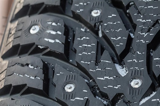 Nokian dévoile des pneus à clous rétractables qui sortent et rentrent seuls selon l'état de la route