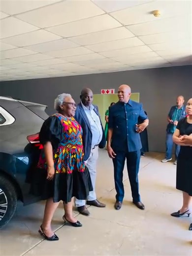 Earlier today | Oversight in action Minister of Social Development, Ms Nokuzola Sisisi Tolashe, arriving at the Kgetleng SASSA Local Office in Koster, North West, for a briefing ahead of the oversight visit to the NDA-funded Dirang Batswana Greenery Project. She was welcomed by the Director-General, Mr Peter Netshipale, SASSA CEO Mr Themba Matlou, NDA Acting CEO Ms Raphaahle Ramokgopa and the Executive Mayor, Cllr Thabo Jacobs. | Department of Social Development