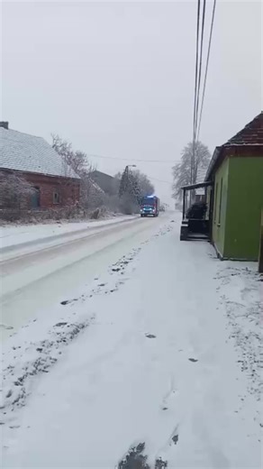 Wyjazd! 6/2026 ❗❗❗❗ 🗓️27.01.2026 ⏰(9:00) 📍 Bobrówko (trasa między Bobrówkiem a Sokólskiem ⚠️ Wypadek drogowy z udziałem Piaskarki ŚiŚ: 🚒 JRG PSP Strzelce Kraj: GCBA Scania 401[F]25 🚒 GBA Man 401[F]22 🚒 SLOp Kia sportage 401[F]91 🚒 Osp Bronowice: GBA Man 409[F]31 🚒 (Obsada 6/6) inne służby: ZRM 🚑 Policja 🚔 #Psp #Wypadek #Osp #Pspstrzelcekrajeńskie #Straż @Rumunek @sosna305 @ZIOBER @Bartek Bacieczko @Dariusz Domaradzki @marcindomaradzki37 @Słubice 112 @F.R Olek🚒 @F.R Karol