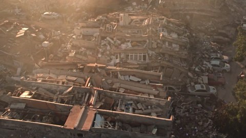 Watch the strange lights that appear moments before earthquakes strike