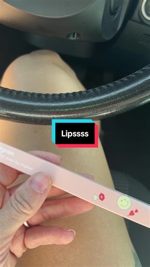 It’s actually a beautiful neutral color! I’m not mad about it :) #lipliner #lipmakeup #minimalmakeup