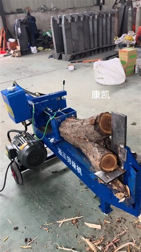 Effortless Splitting: Master Locust Wood with Our Mini Splitter