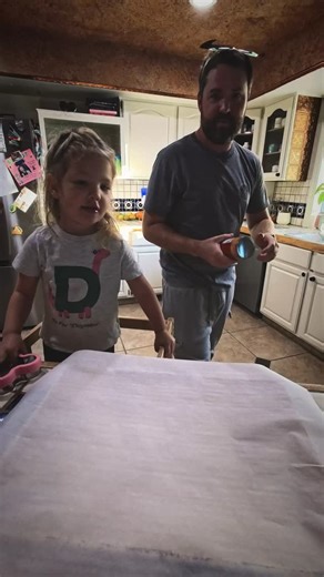 This is your sign to make the EASIEST 5-minute Mickey donuts! 🍩✨ The perfect, easy Disney food hack for a cozy weekend morning with your little one. My toddler was obsessed with this, and watching those little hands "help" is a core memory for sure! 🥹 We just used a can of biscuit dough, a Mickey-shaped cookie cutter, and a little cinnamon sugar. It’s the fastest way to get a little bit of that theme park magic at home. SAVE this easy recipe for your next fun breakfast or toddler activity! Wha