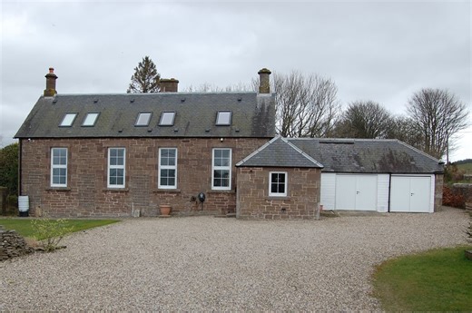Villa For Sale in Forfar - Old School House Eassie Forfar DD8 1SQ