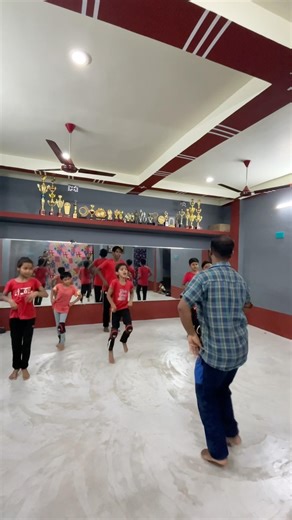 saree chamakdar #dance #dancedelight #danceartistry #chaloishqladaaye #dancescience