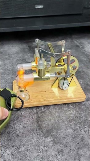 A simple two-cylinder internal combustion engine model!Mechanical Power