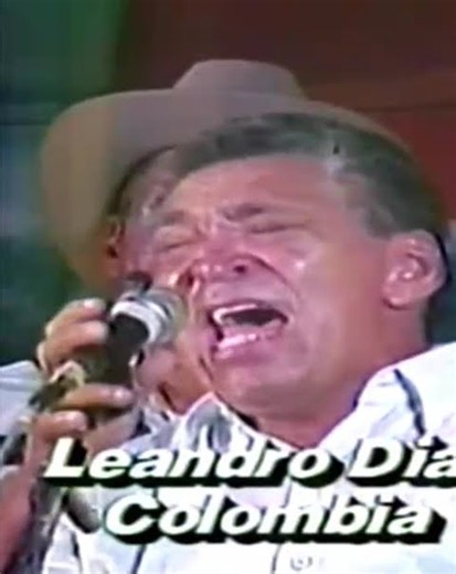 Leandro Díaz cantando en vivo, Cartagena 84 - vallenato de los buenos #vallenato #colombia
