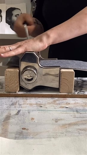 Jenny Mccabe on Instagram: "I converted a pasta maker into a press! I took the base off the pasta maker I screwed to blocks of wood to a board allowing me to wedge the press on its side in between I’ve used a piece of plastic as a printed bed and a piece of craft felt - it’s works a treat as a small etching press! I use tetra pak/juice carton to make this Dandelion print as it’s flexible a great low cost alternative press for those wanting to experiment with intaglio printmaking at home ! Every 