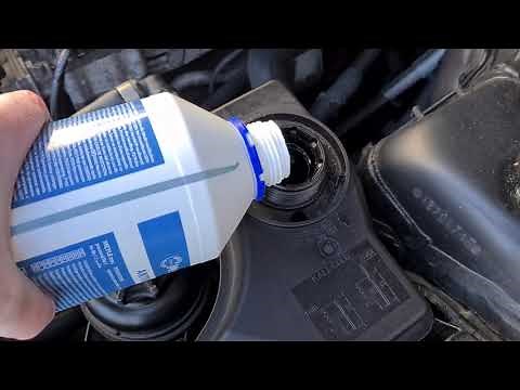 BMW 3-series Coolant Level top up. E90 - 320d