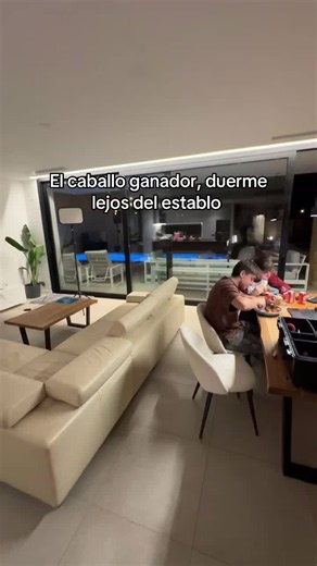 El caballo ganador duerme lejos del establo - Motivación y negocios online