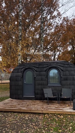 Võta aega ning puhka keset rahu ja vaikust. 🤎 Iglumajad ootavad. Broneeri oma puhkehetk www.oiusadam.ee #oiusadam #visitestonia #visitviljandimaa #iglusaun #taketime #puhkaeestis #autumnvibes #cozyseason #slowliving #countryside #travel #puhkus | Oiu Sadam