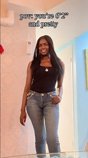 What’s it like being a tall pretty woman? 😍 #tallwoman #tallgirl #fyp #shorts