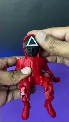 Check out these cool 3D printed squids! They move, wiggle, and are super fun to play with!